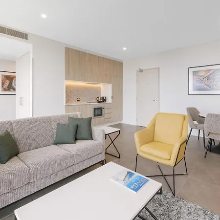 Meriton Suites Melbourne-2